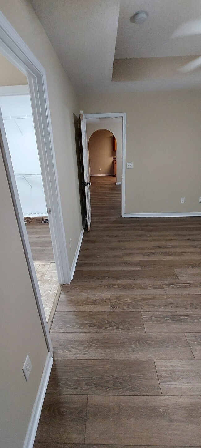 Building Photo - 16210 Stone Ridge Pkwy