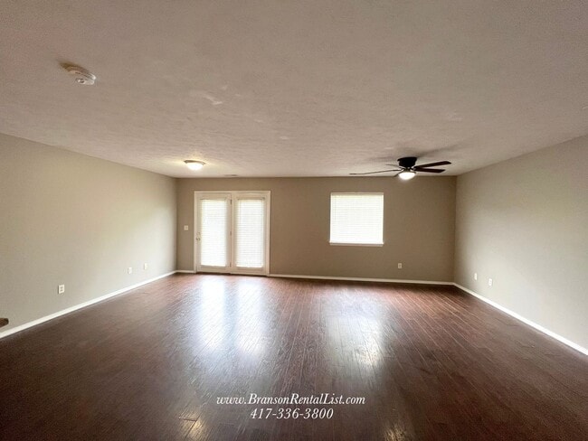 Building Photo - Newly Remodeled 3BR/2BA