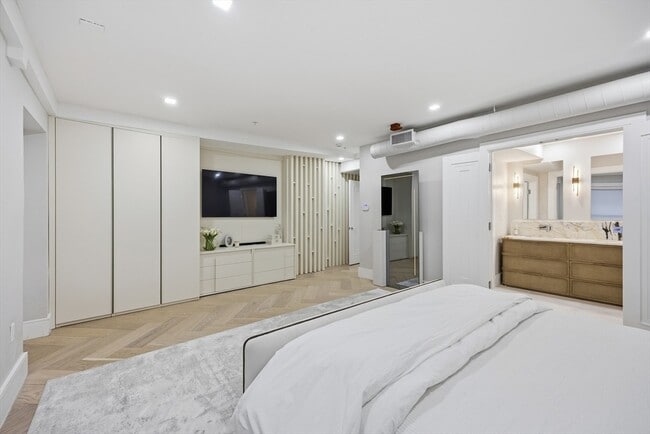 Building Photo - 125 Broad St