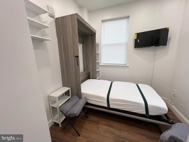 Building Photo - 2145 Elkins Ave