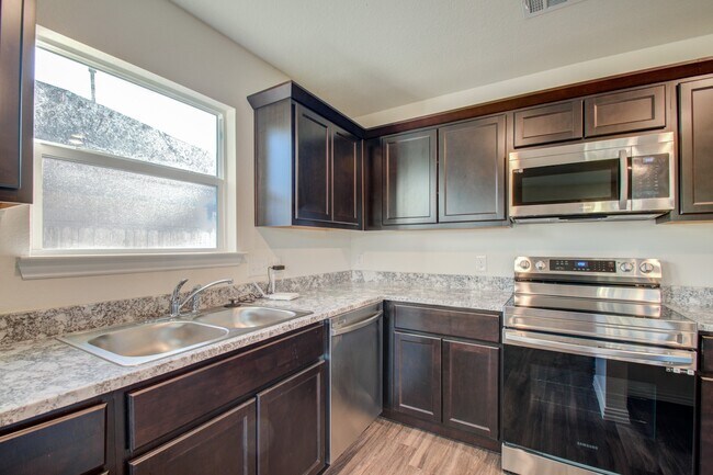 Building Photo - 6202 N Wayside Dr