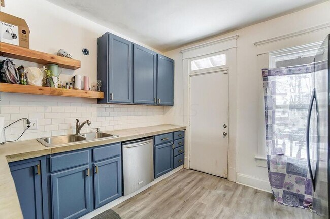 Building Photo - 888-890 Studer Ave