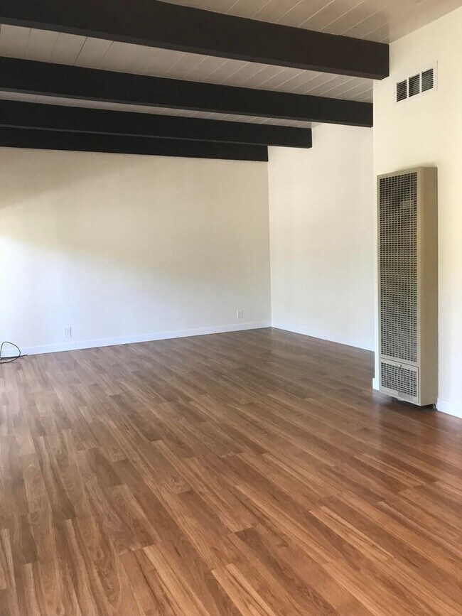 Building Photo - Tranquil and Remodeled 2BR/1BA Updated Uni...