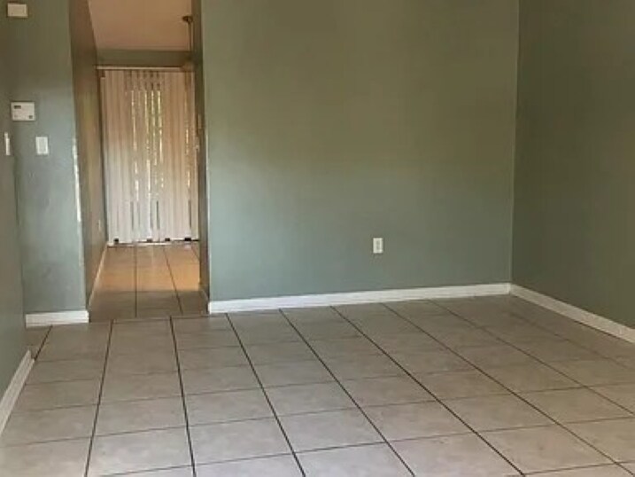 Building Photo - 1708 Ridgewood Ln