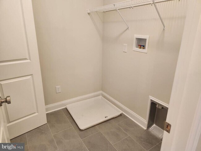 Building Photo - 328 Foxtail Ln
