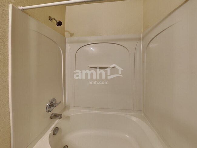 Building Photo - 1006 W 180 S