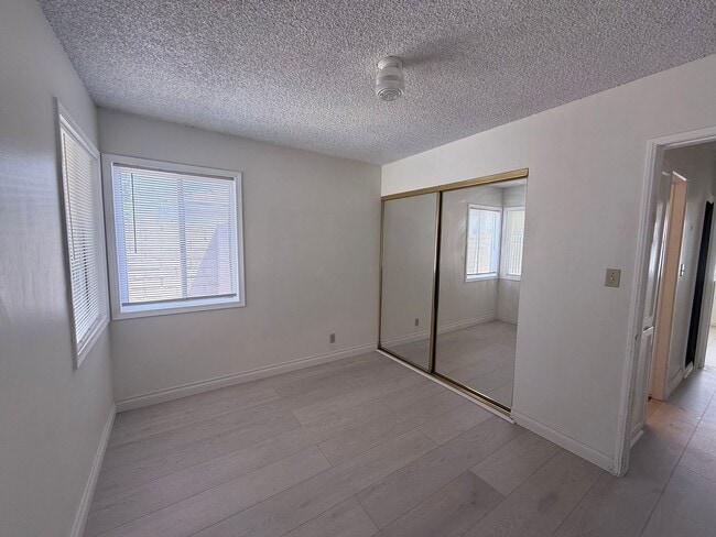 Building Photo - AWESOME 3 BEDROOM 1 BATH HOME