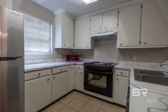Building Photo - 200 Parma Dr