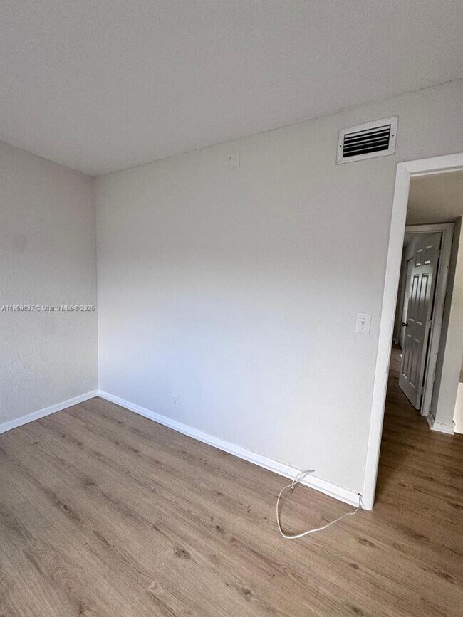 Building Photo - 4605 NW 9th Dr