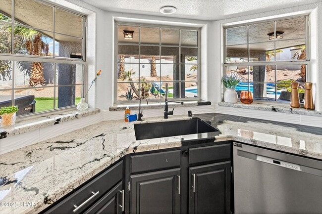 Building Photo - Long Term Rental heated pool & hot tub