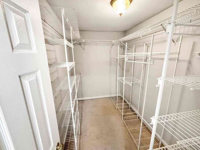 Building Photo - 2092 Drogheda Ln