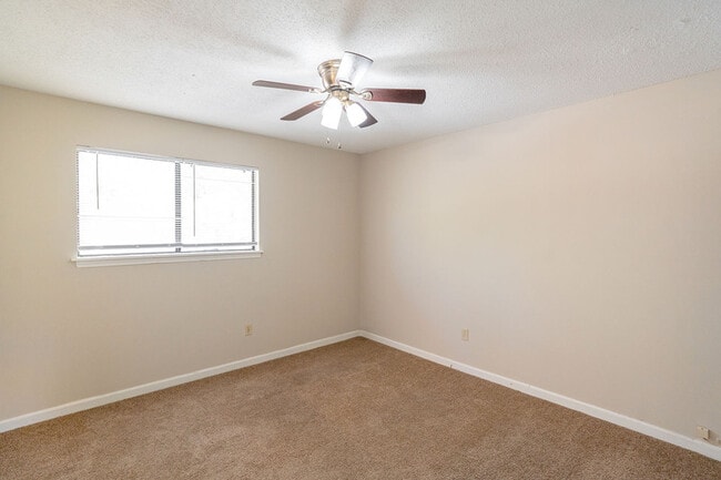 Building Photo - 836 Richmond St