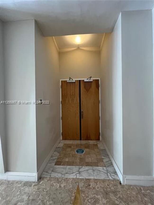 Building Photo - 5161 Collins Ave