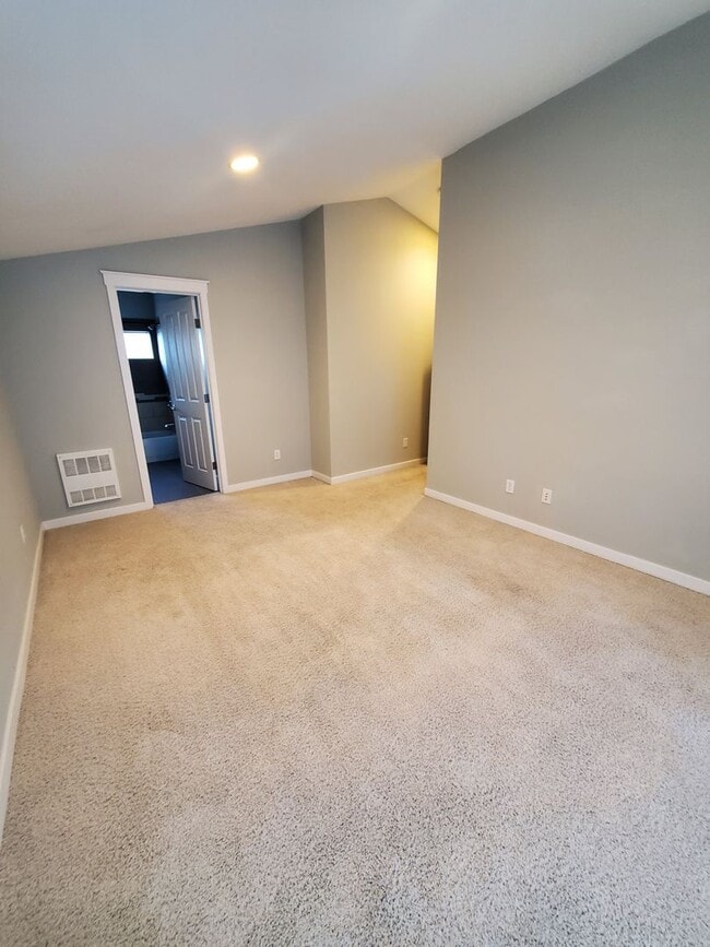 Building Photo - Modern Craftsman Living Between Ballard & Phinney Ridge