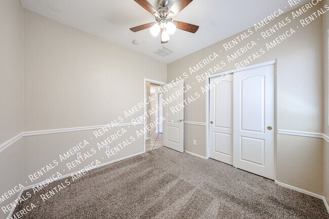 Building Photo - 869 E Waterview Pl