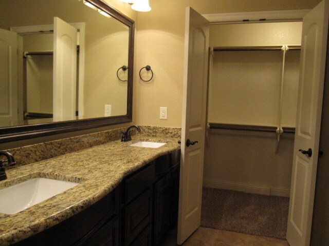 Building Photo - Beautiful 3/2/2 Home in Sandstone Villas