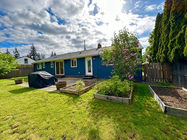 Building Photo - 3bd/1.5ba Shoreline Home