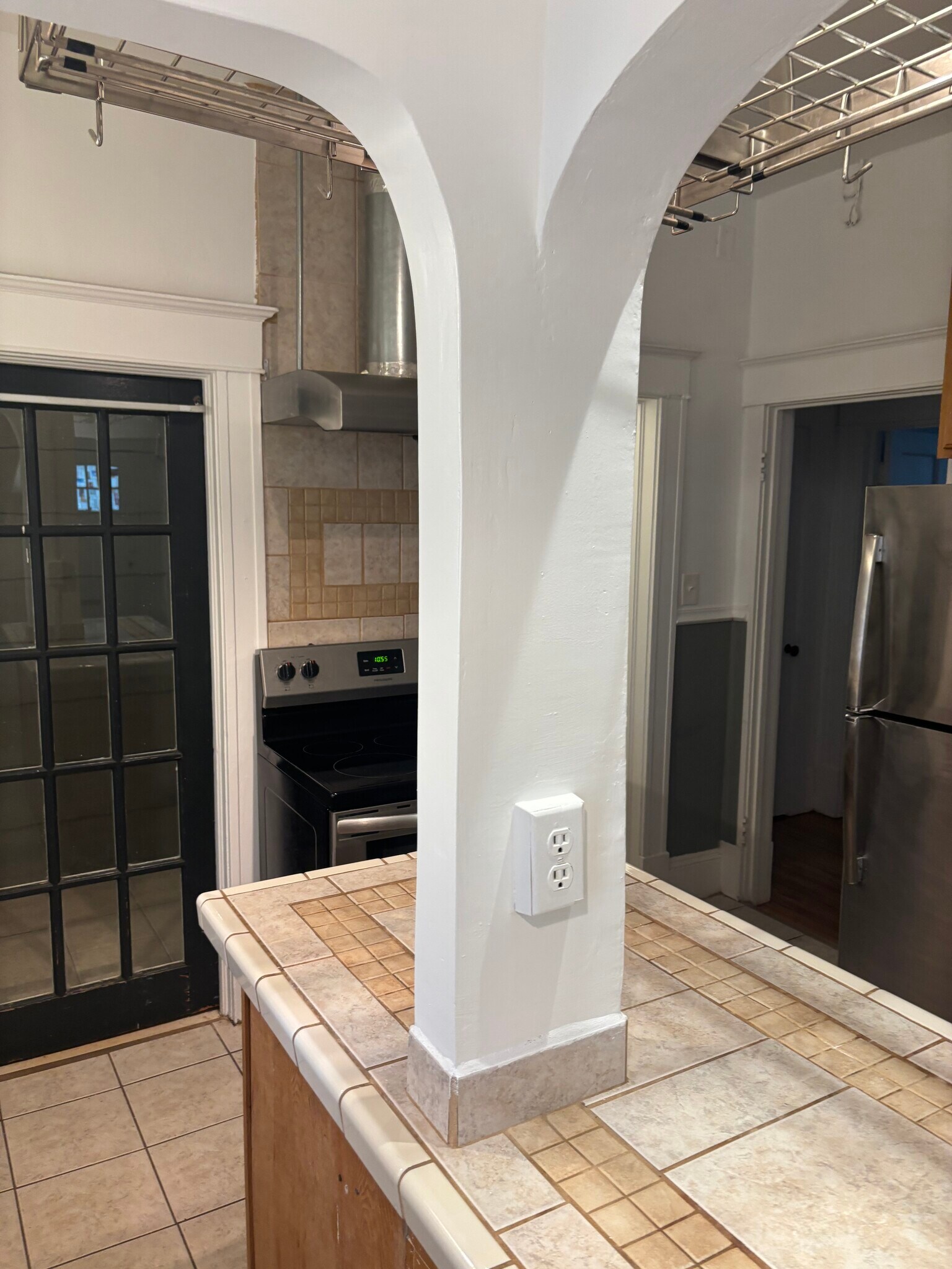 Building Photo - 2210 Dellwood Ave