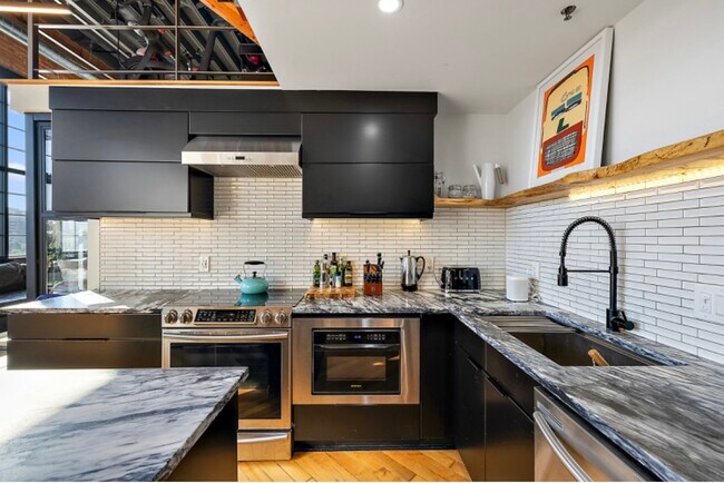 Building Photo - 2003 Brooklyn St