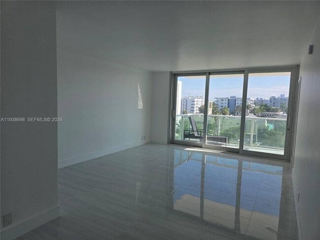 Building Photo - 1000 West Ave