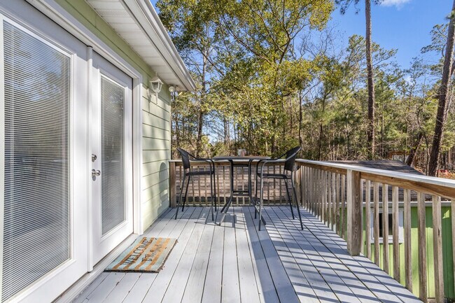 Building Photo - 309 Julia St