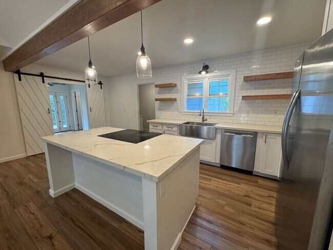 Building Photo - 279 Hamakua Dr