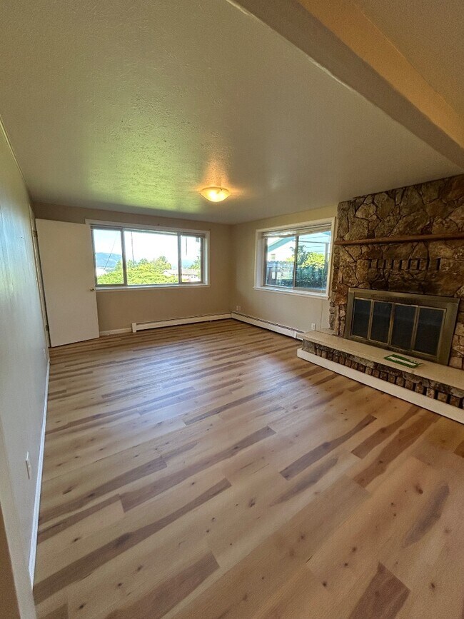 Building Photo - 908 Whitaker Dr