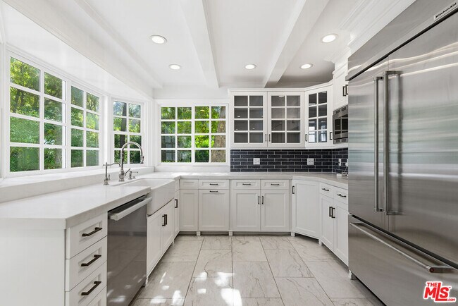 Building Photo - 9305 Hazen Dr