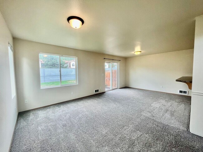 Building Photo - 2105 Yellowstone St