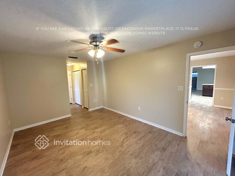 Building Photo - 4407 Orangewood Loop E