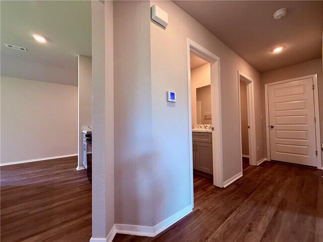 Building Photo - 2512 E Foxbury St