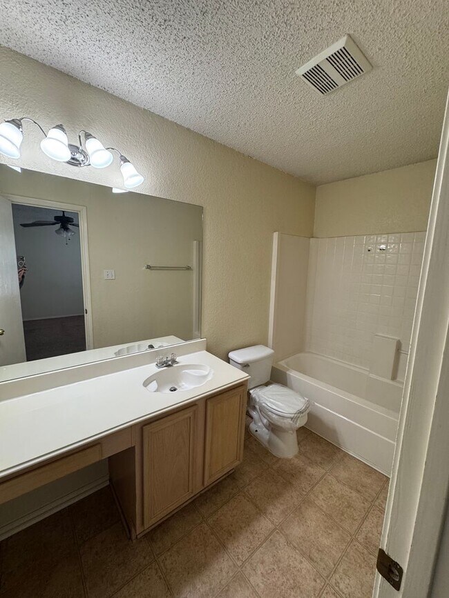 Building Photo - 7530 Kings Tr
