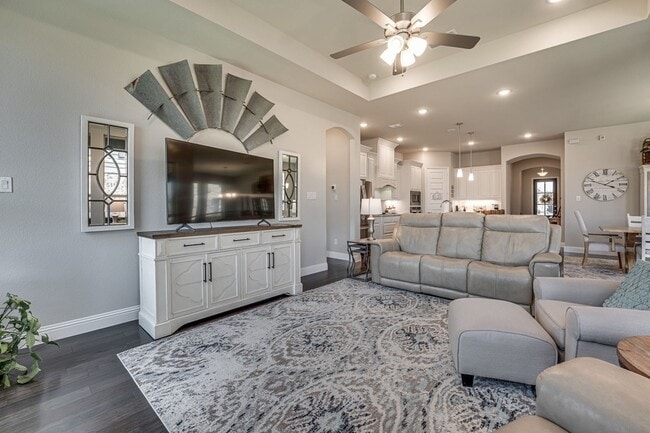 Building Photo - 1805 Shaila Dr
