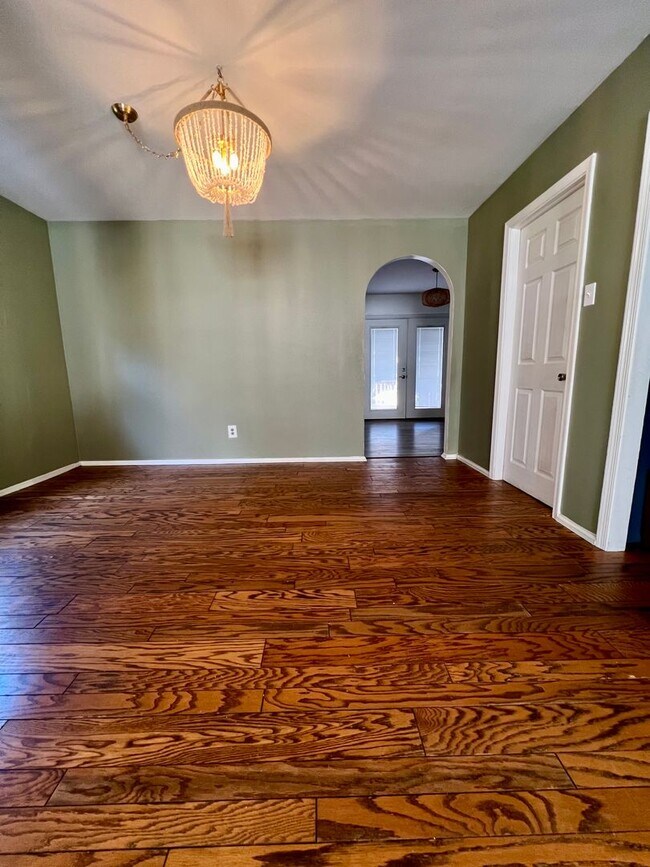 Building Photo - Gorgeous 3-Bedroom Home with Finished Basement in Havertown! Available NOW!