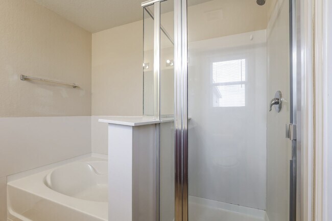 Building Photo - 24262 Invitation Oak