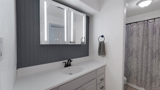 Building Photo - 12500 Melville Dr