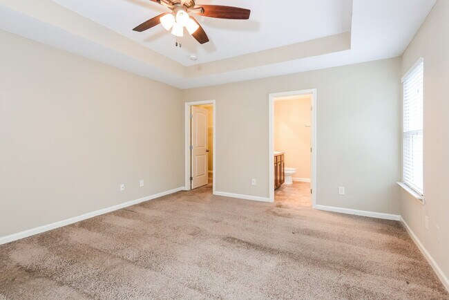 Building Photo - 161 Crescent Woode Way