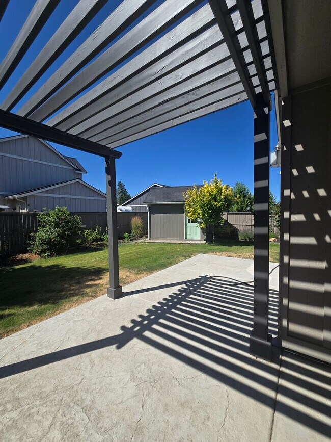 Building Photo - Beautiful Home with Comfort and Convenienc...