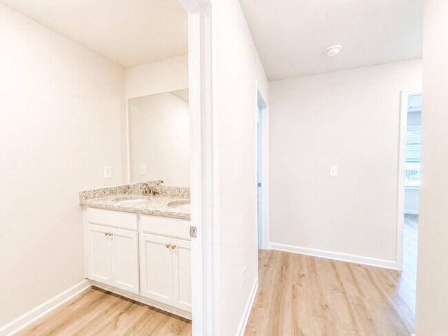 Building Photo - 208 Harvest Ridge Ln