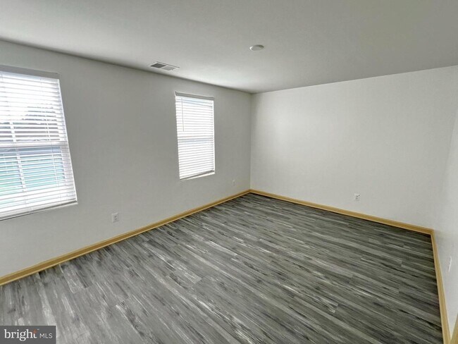 Building Photo - 3215 Pebble Run Dr