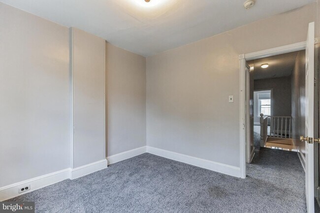 Building Photo - 427 Ripka St