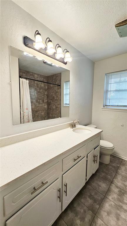 Building Photo - 777 Camelot Dr