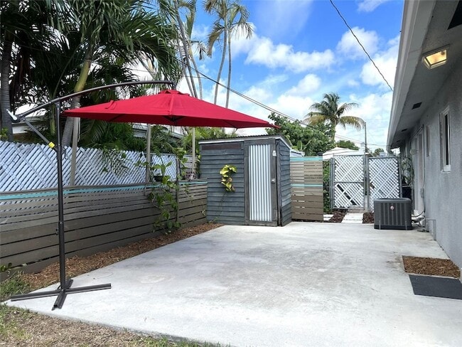 Building Photo - 4331 NE 5th Ave