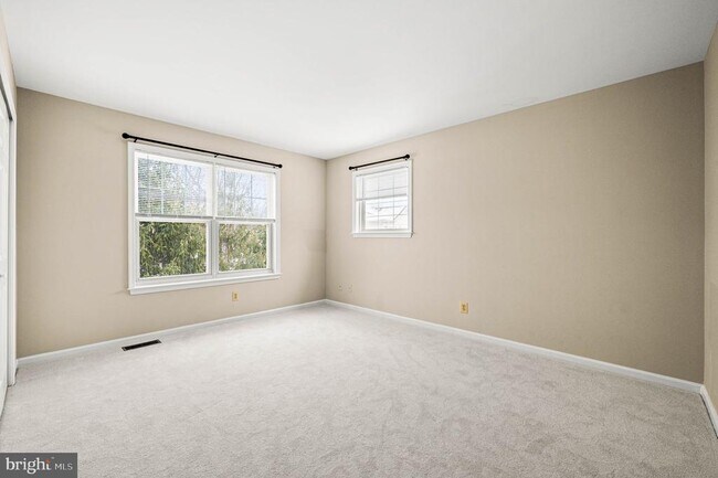 Building Photo - 120 Elizabeth Ct