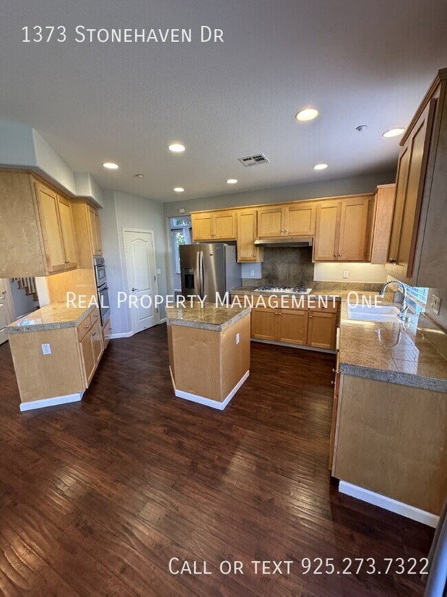 Building Photo - 1373 Stonehaven Dr