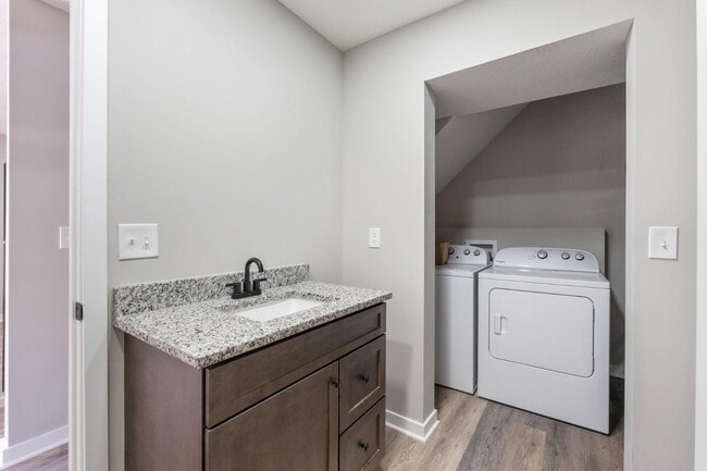 Building Photo - 386 N Franklin St