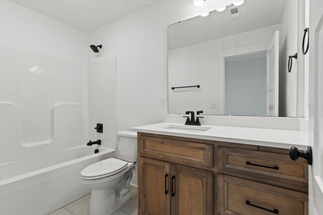 Building Photo - Charming and Spacious 4-Bedroom Home with Bonus Room and Private Backyard