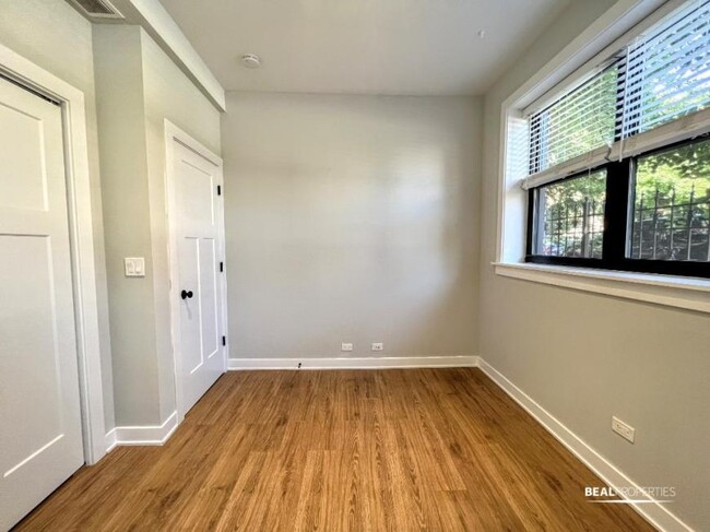 Building Photo - 2 bedroom in CHICAGO IL 60625