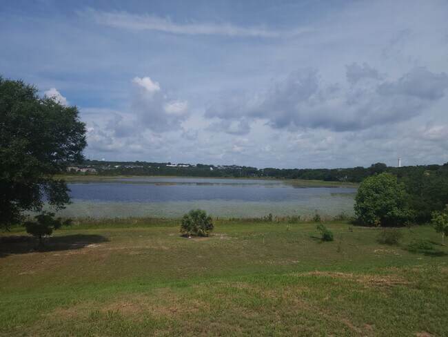 Building Photo - Stunning 4-Bedroom, 2.5-Bathroom Home with...
