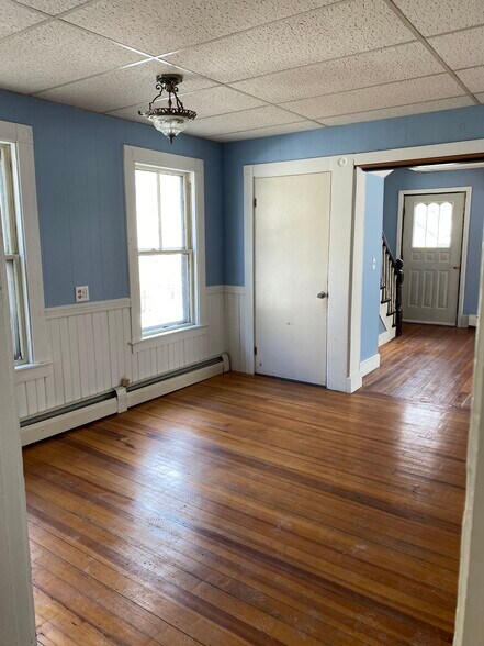 Building Photo - 132 Western Ave
